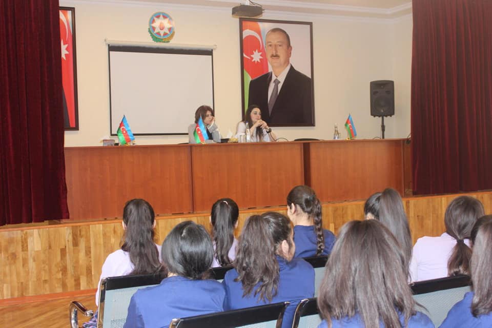 "İmtahanqabağı həyəcan və stressin aradan qaldırılması yolları" seminarı